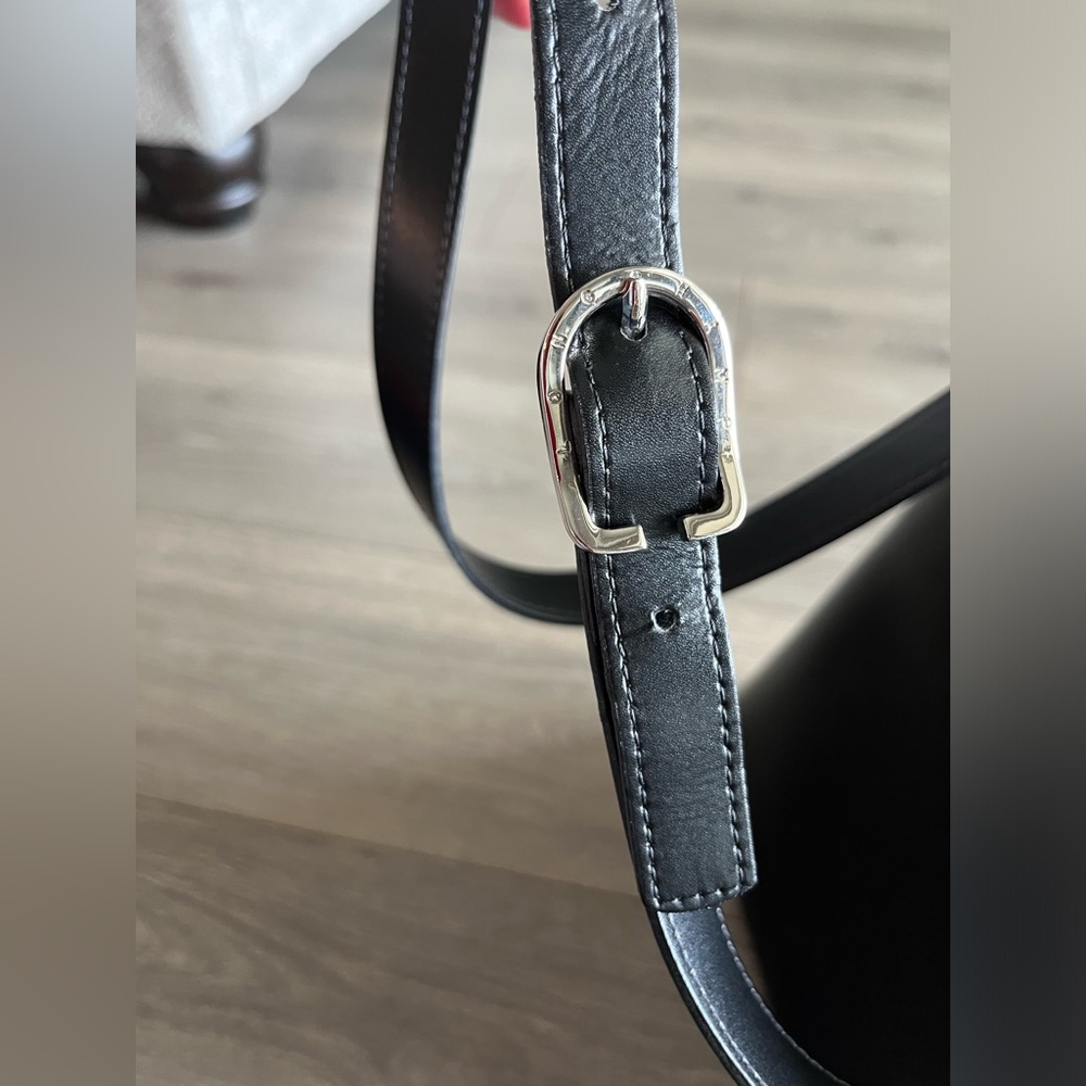EUC Longchamp Roseau Black Leather Shoulder Bag *Certified Authentic* - Picture 7 of 11